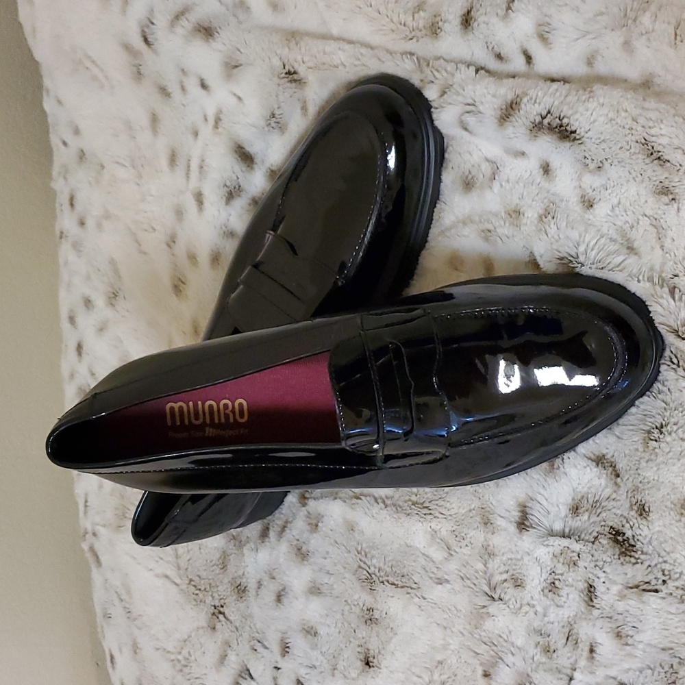 Munro Patent Leather Penny loafers size 10m